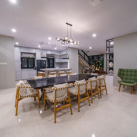 Villa Okenada - Modern 5-Bedroom Pool Villa In Berawa! Чангу Екстер'єр фото