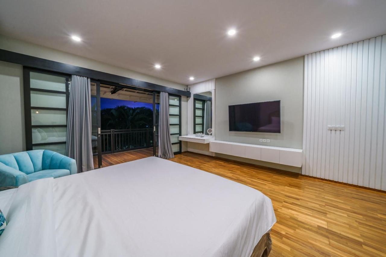 Villa Okenada - Modern 5-Bedroom Pool Villa In Berawa! Чангу Екстер'єр фото